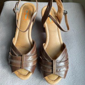 Miz Mooz tan leather platform sandal size 8